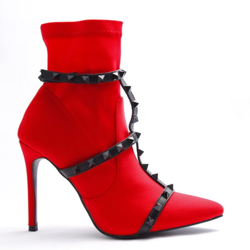 Botines con tachuelas