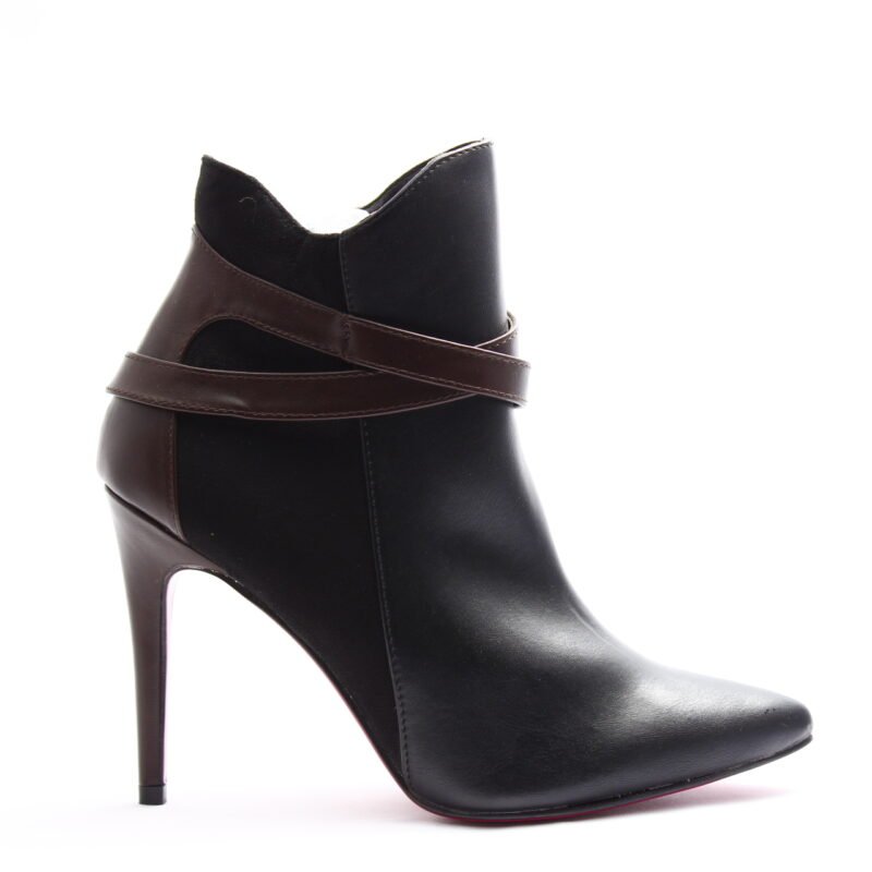 Botines con cinturón con tacón