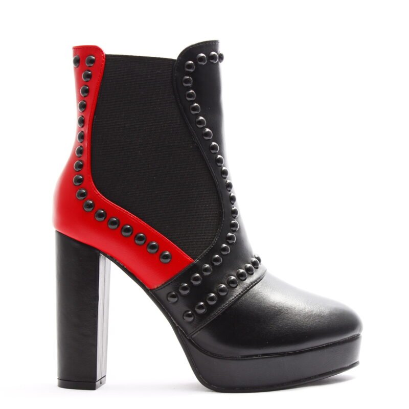 Botines con tachuelas con tacón