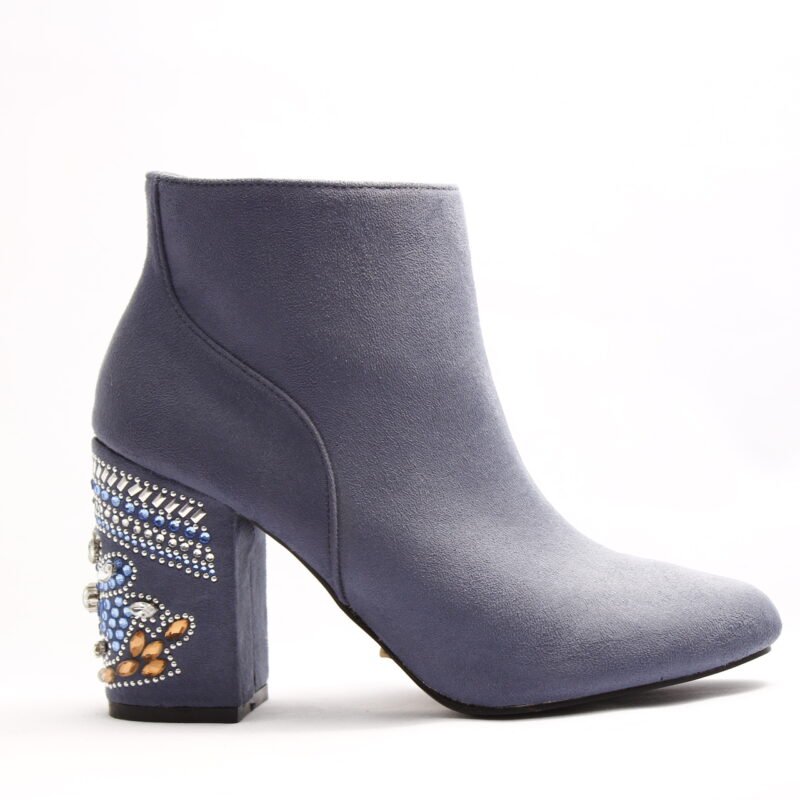 Botines con cristales en el tacón