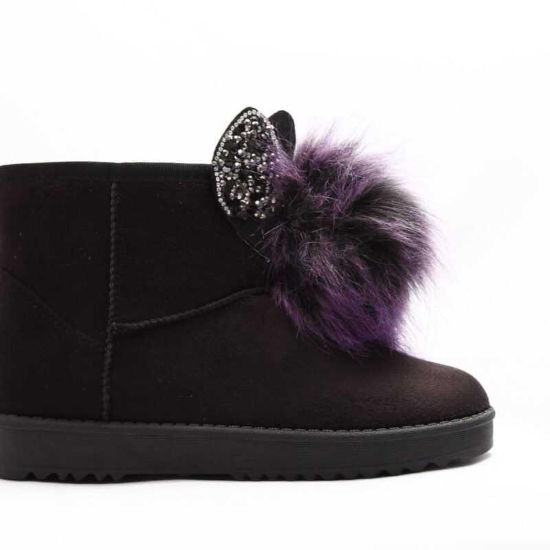 Botas con pompón y orejas brillantes