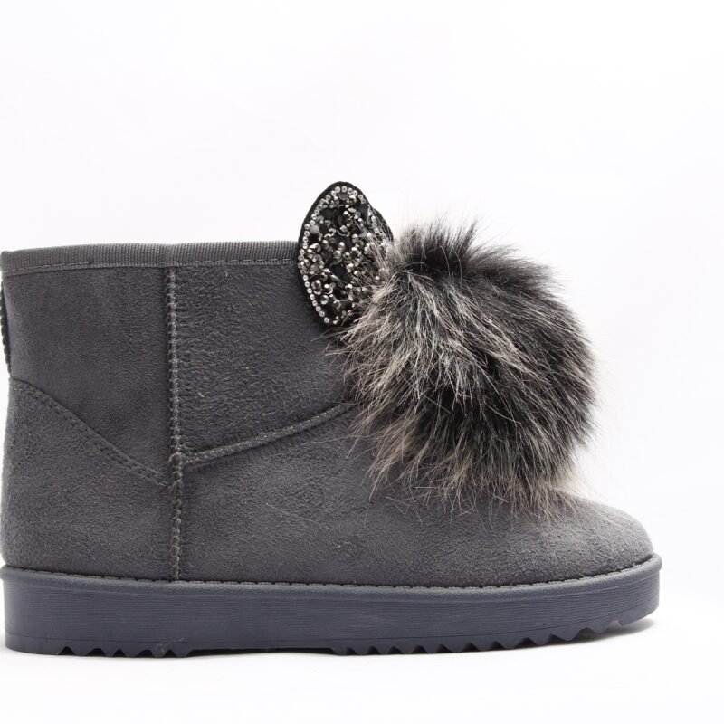 Botas con pompón y orejas brillantes