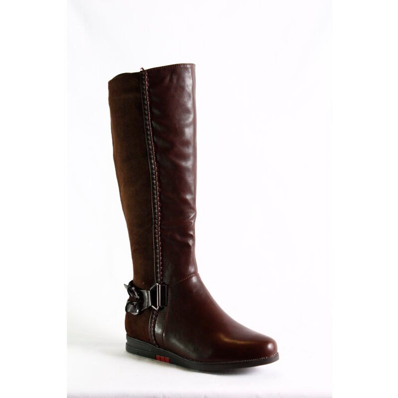Botas con correa decorativa