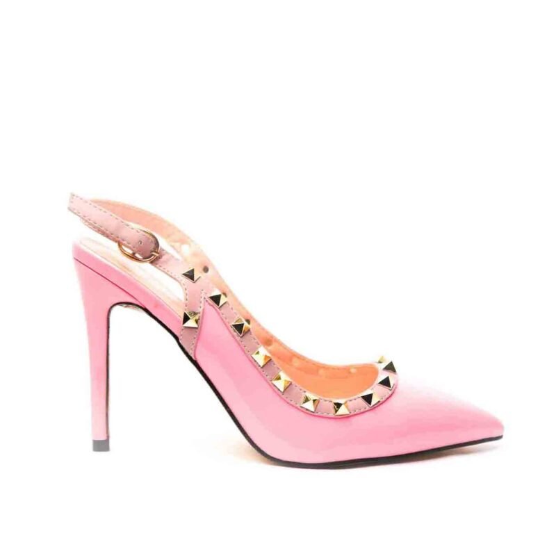 Zapatos con tacón con tachuelas