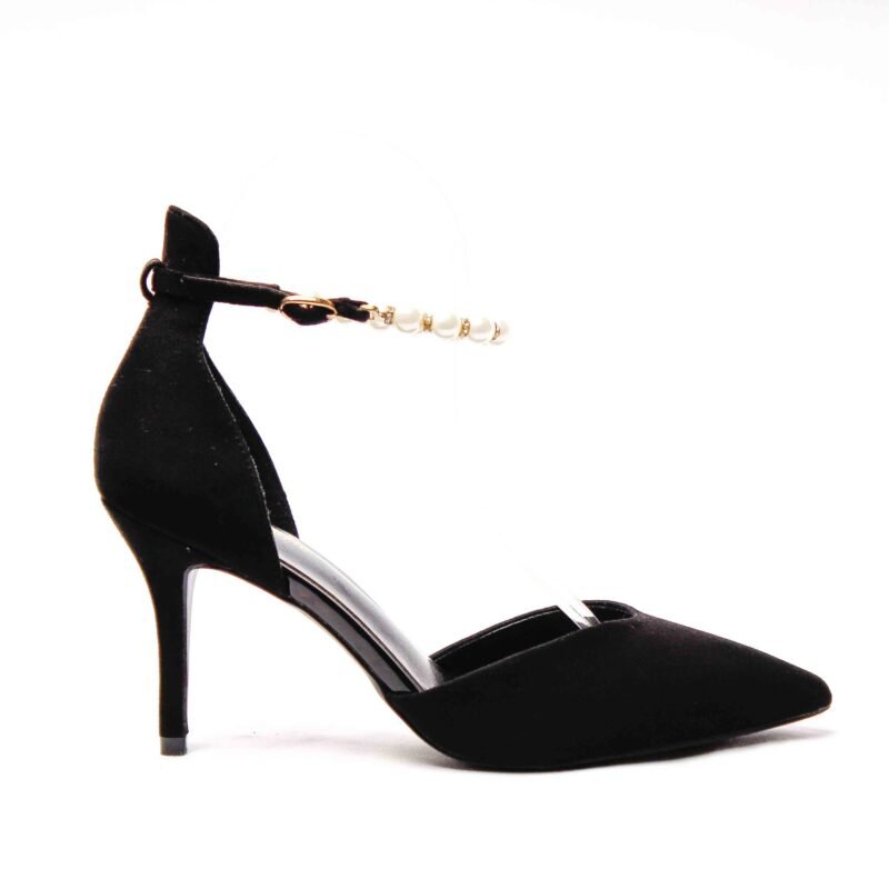 Zapatos con correa de perlas