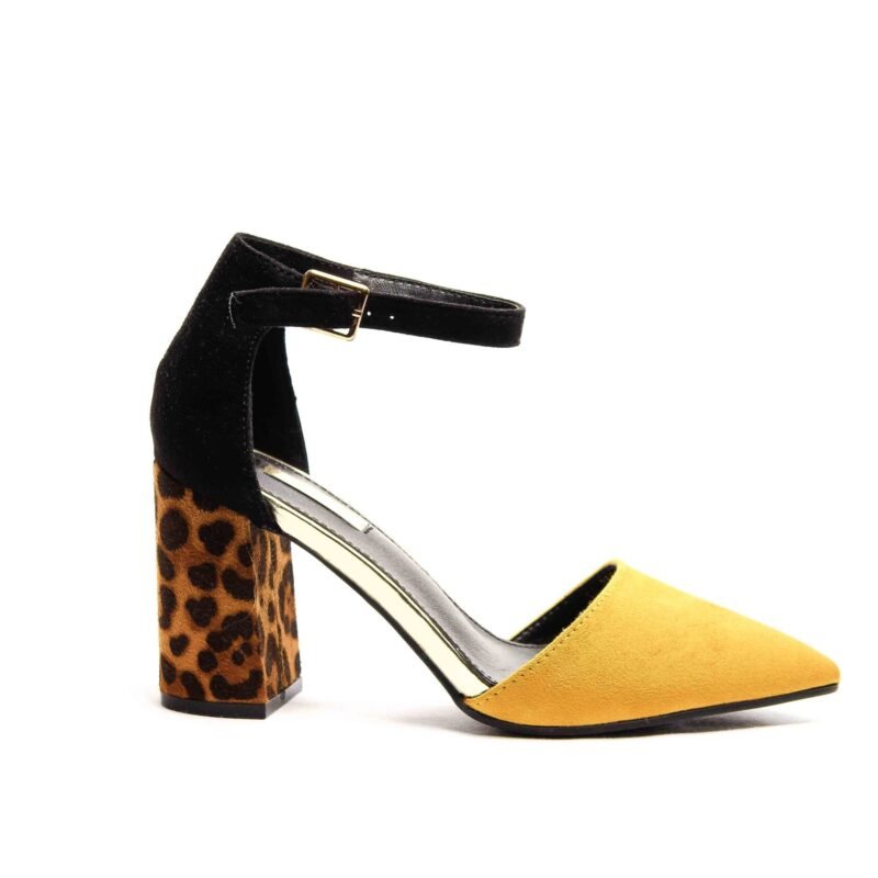 Zapatos con tacón de leopardo