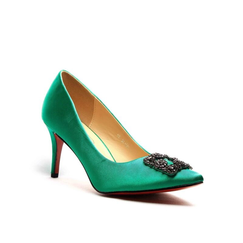 Zapatos con tacón con suela roja