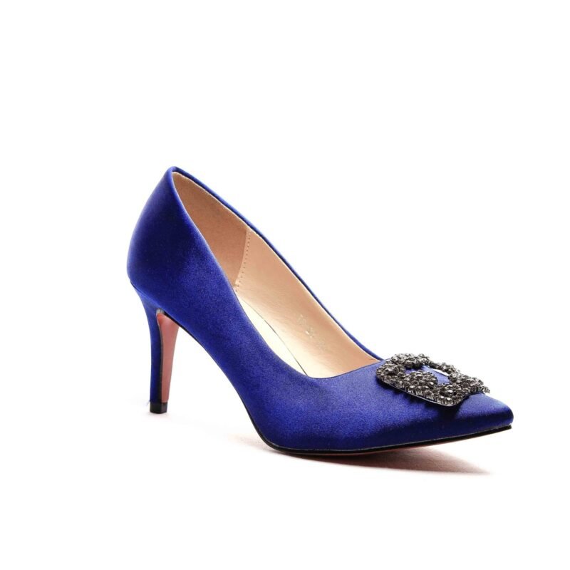 Zapatos con tacón y suela roja