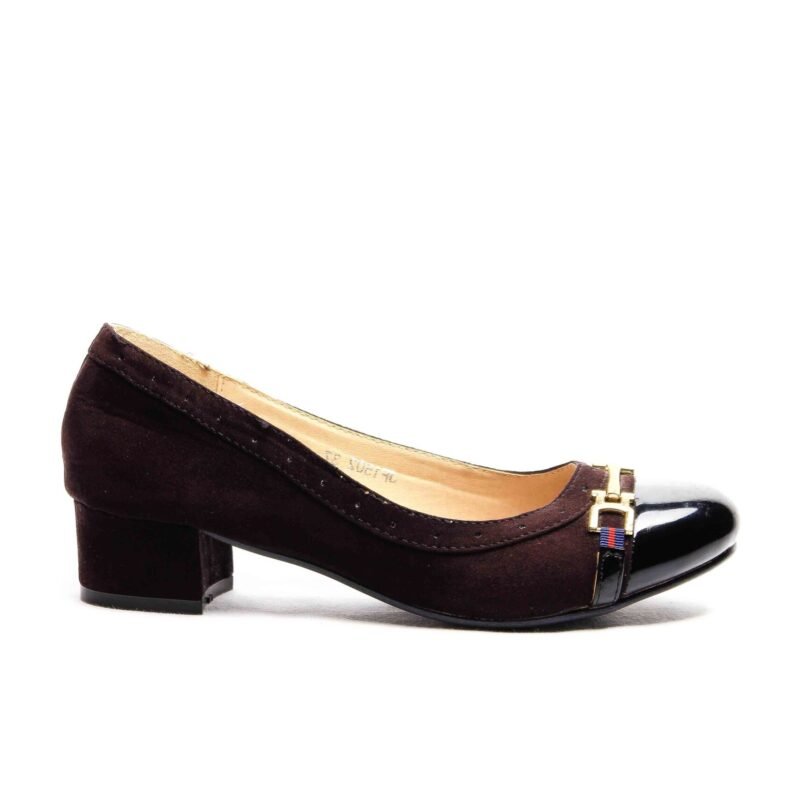 Zapatos con tacón y puntilla de charol