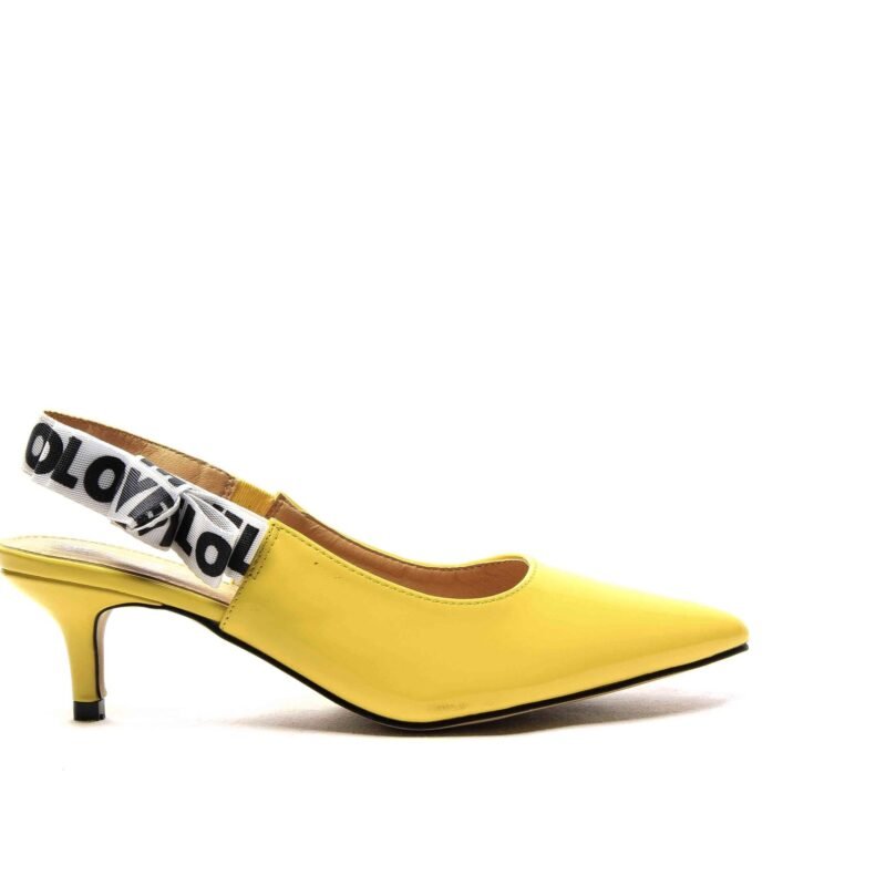 Zapatos abiertos con tacón