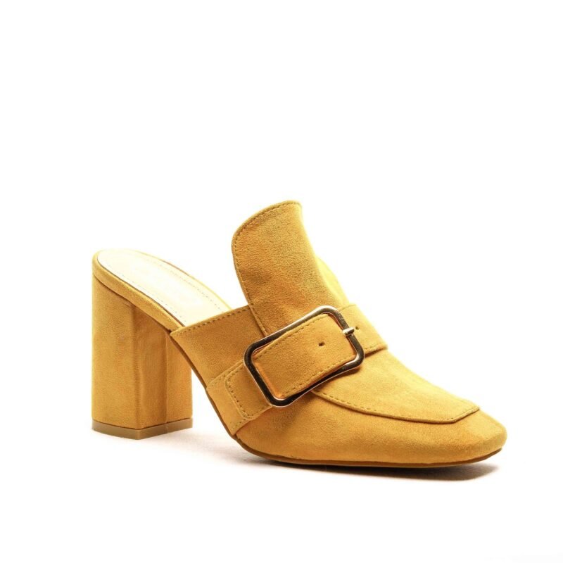 Zapatos con tacón con hebilla