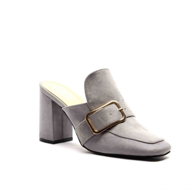 Zapatos con tacón y hebilla