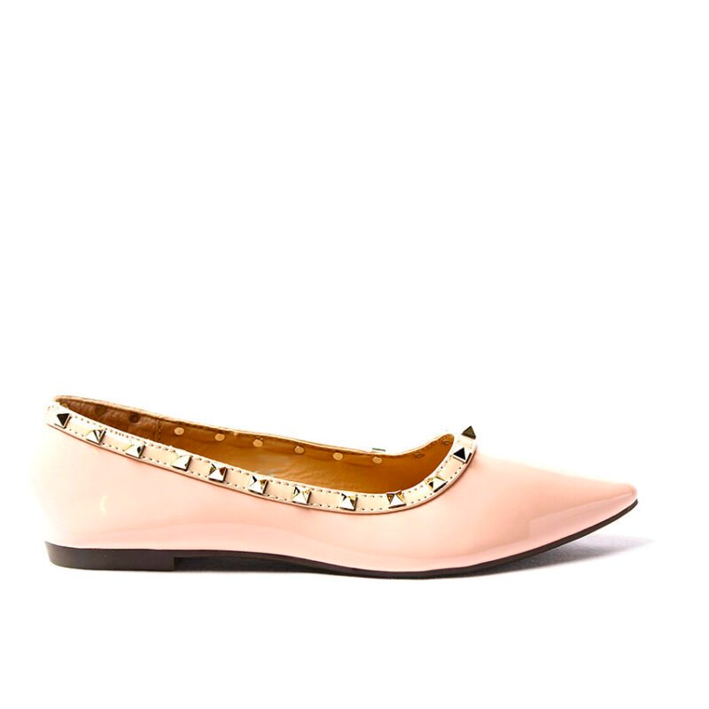 Zapatos planos con tachuelas