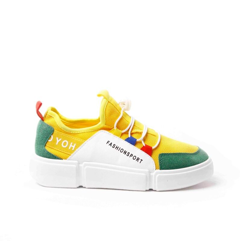 Deportivos de color amarillo