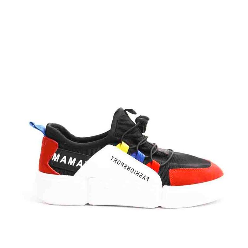 Deportivos de color negro