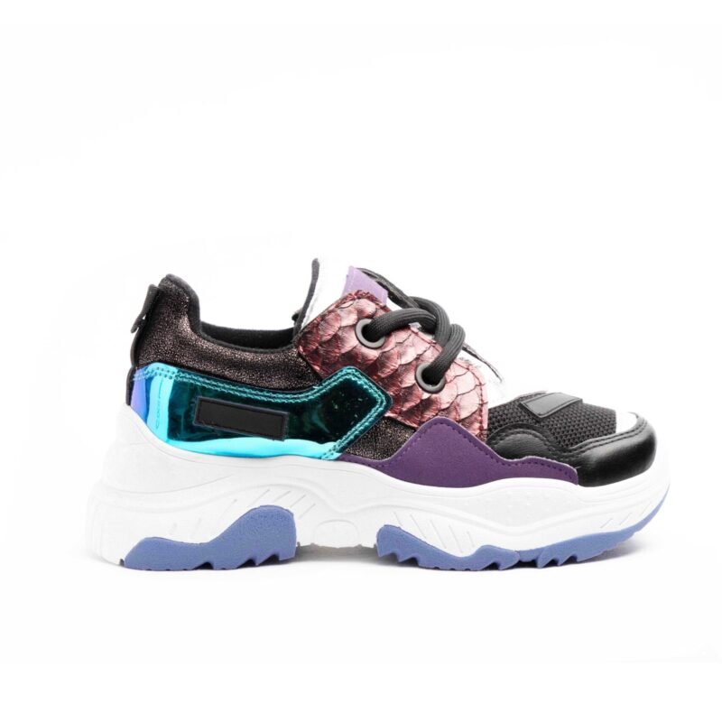 Deportivos con estampado de serpiente