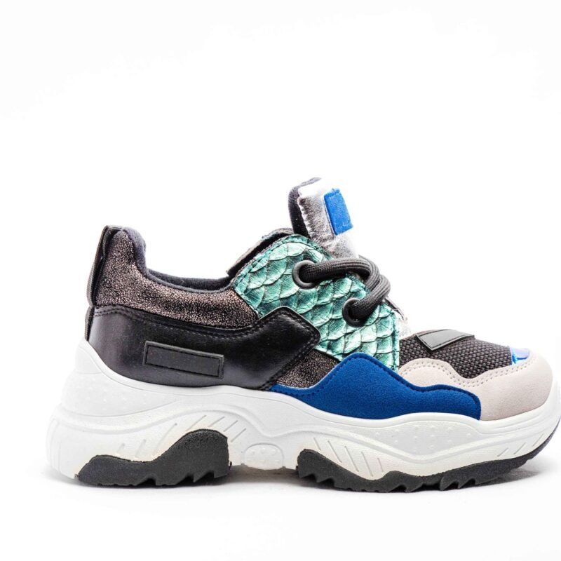 Deportivos con estampado de serpiente