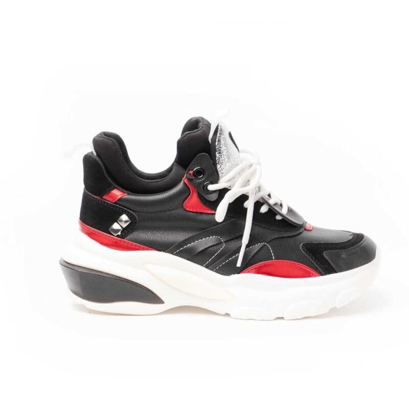 Deportivos con 2 tachuelas