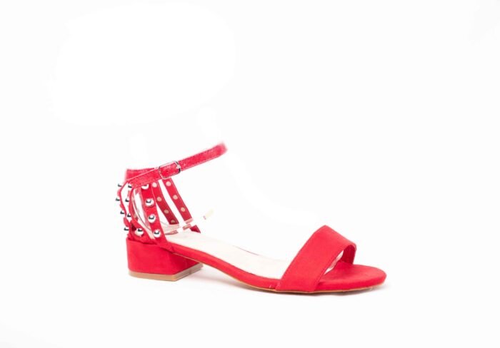 Sandalias planas con tachuelas