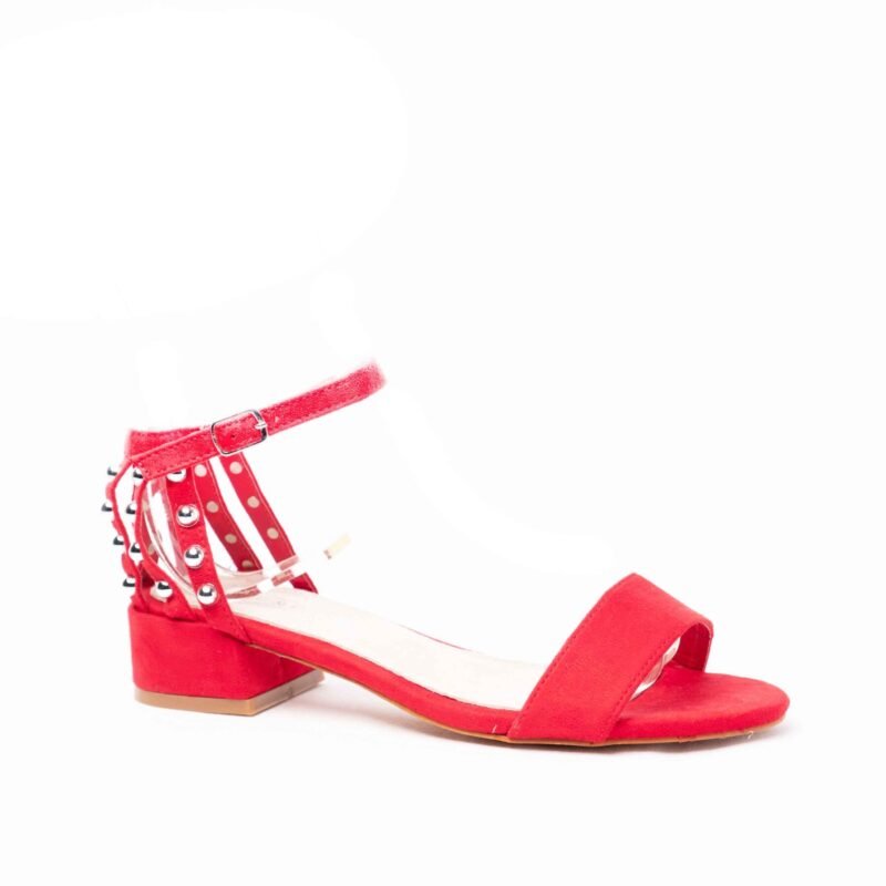 Sandalias planas con tachuelas