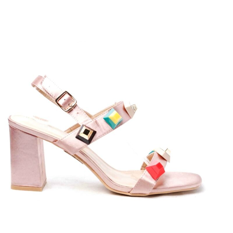 Sandalias con tacón de satén y adornos